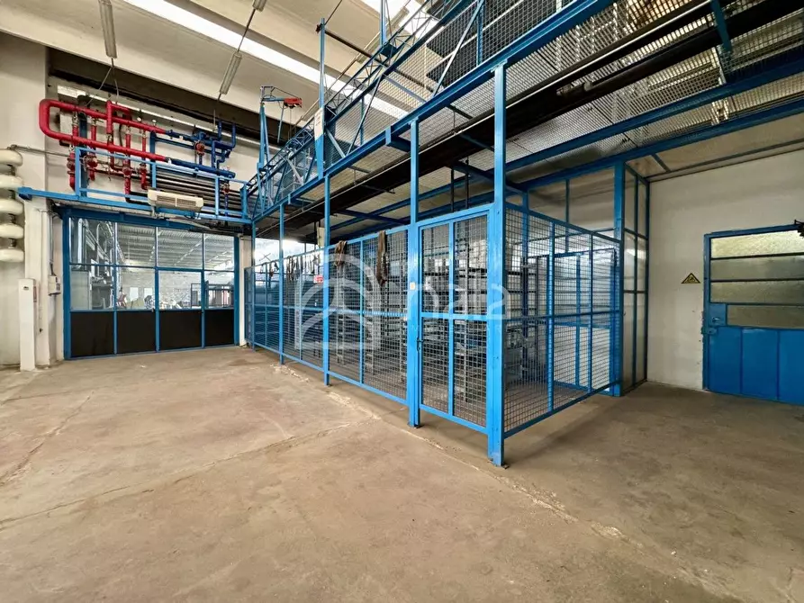 Immagine 10 di Capannone industriale in affitto  a Porcari