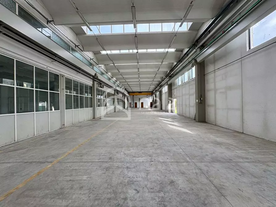 Immagine 5 di Capannone industriale in affitto  a Porcari