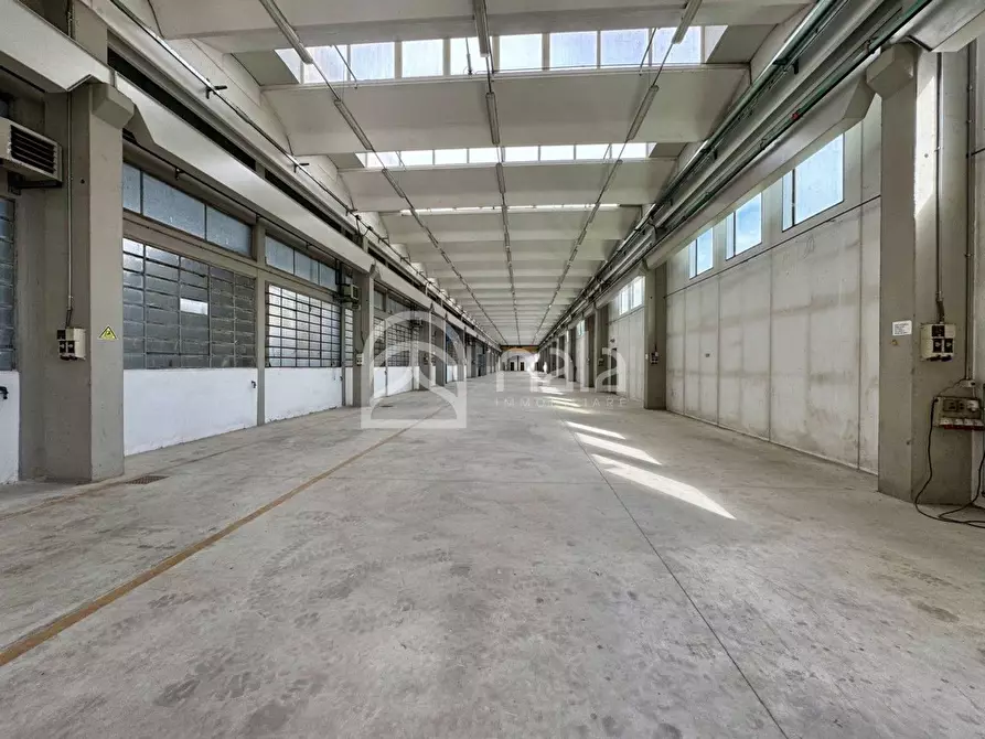 Immagine 14 di Capannone industriale in affitto  a Porcari