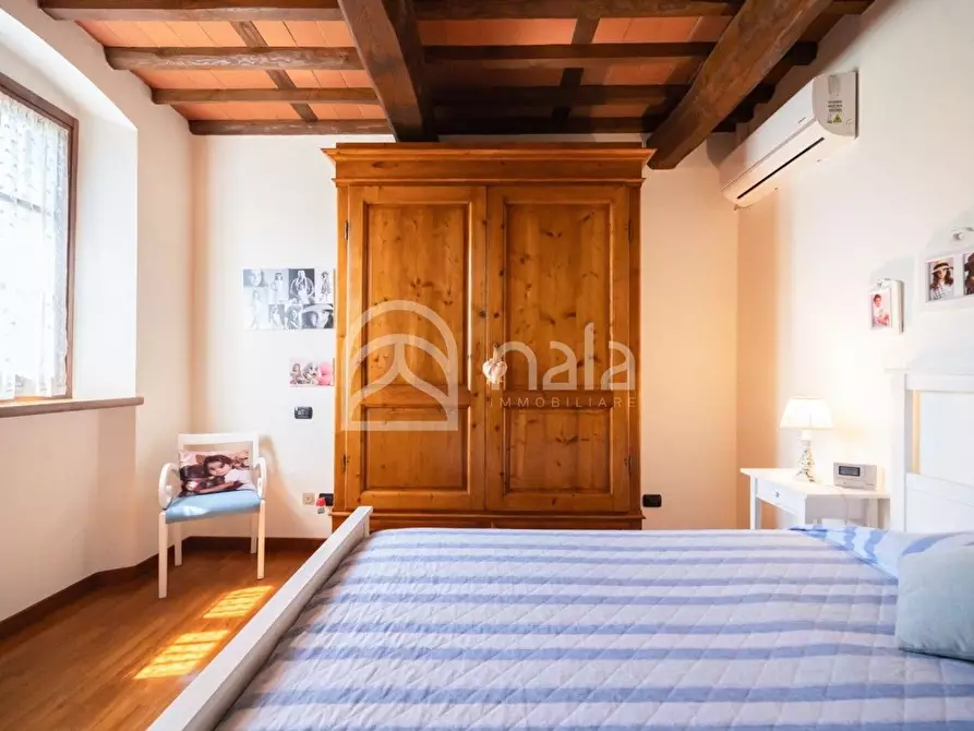 Immagine 26 di Villa in vendita  a Uzzano