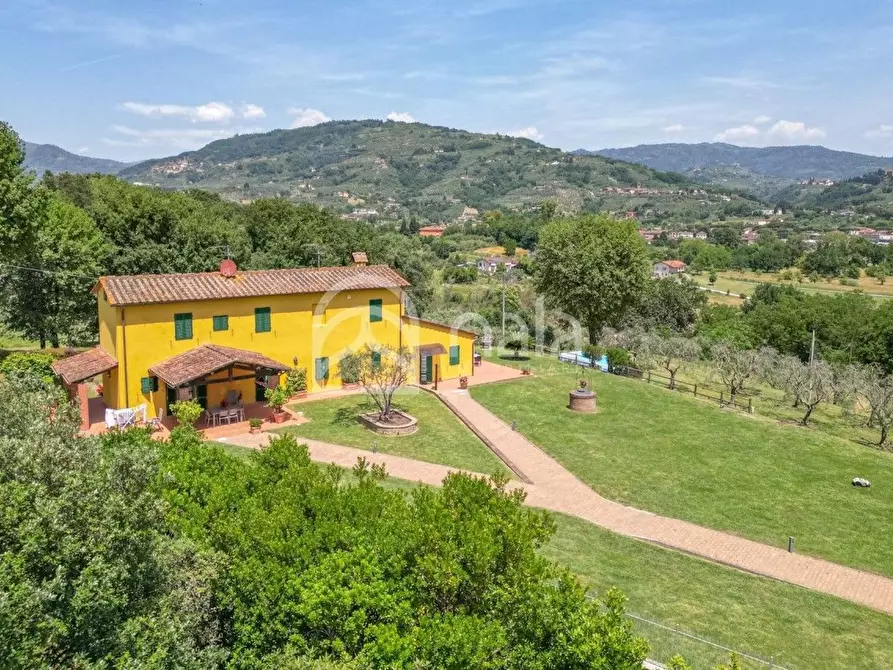 Immagine 1 di Villa in vendita  a Uzzano