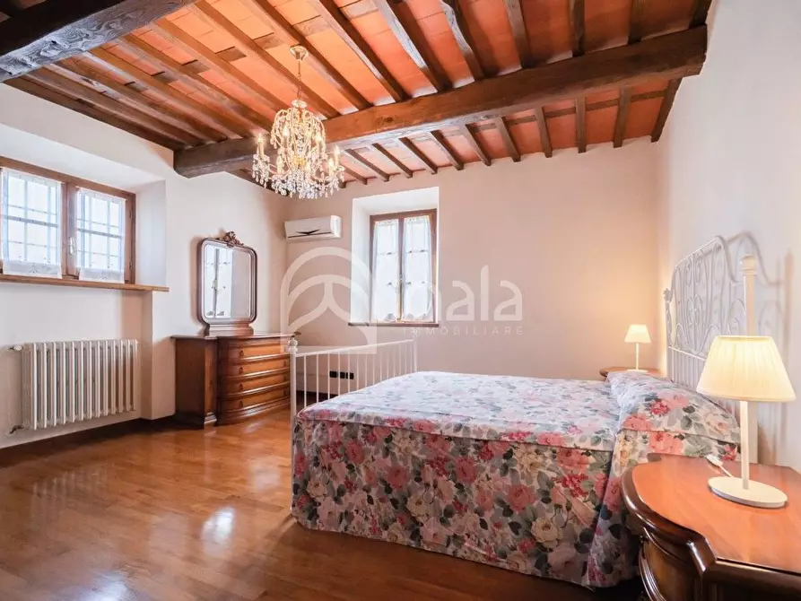 Immagine 16 di Villa in vendita  a Uzzano