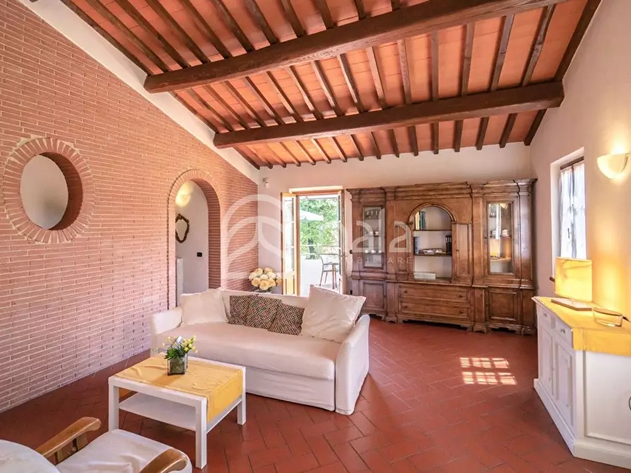 Immagine 11 di Villa in vendita  a Uzzano
