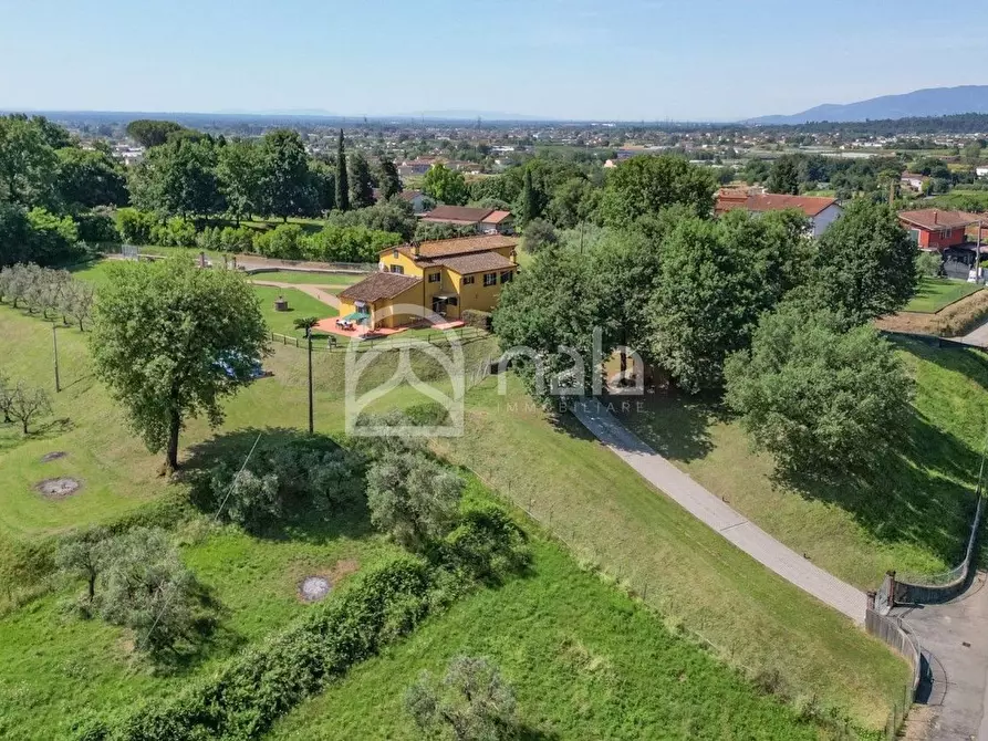 Immagine 39 di Villa in vendita  a Uzzano