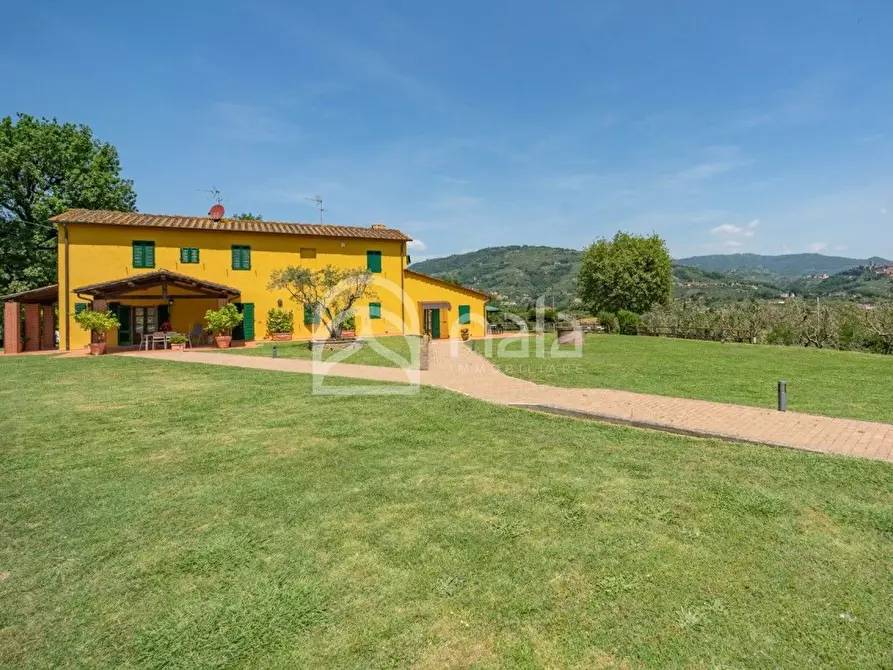 Immagine 37 di Villa in vendita  a Uzzano