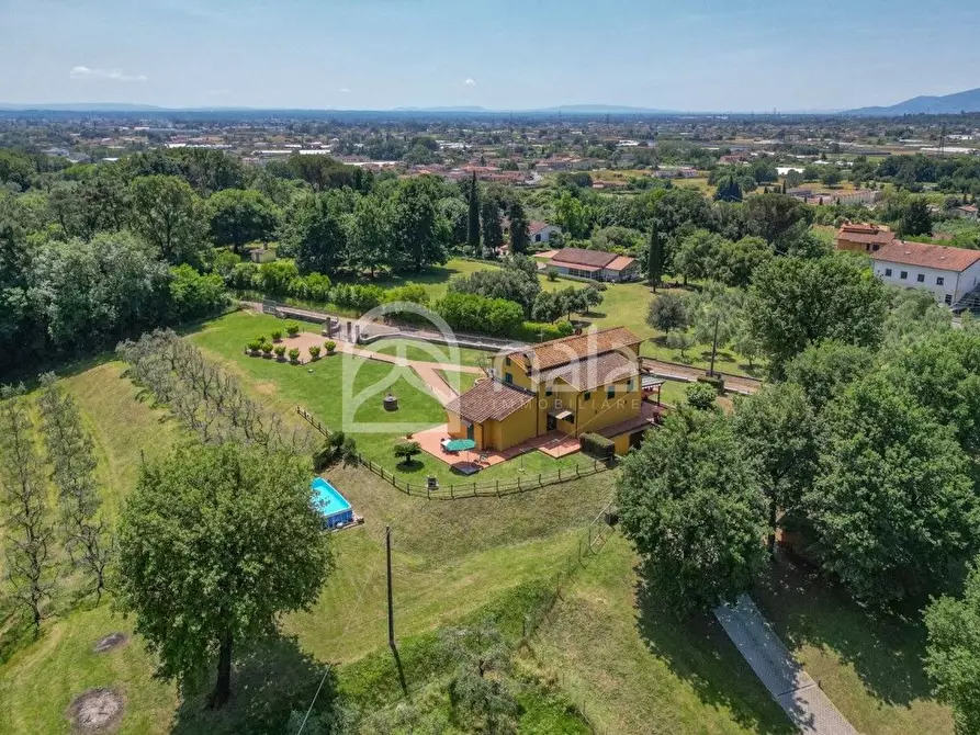 Immagine 2 di Villa in vendita  a Uzzano