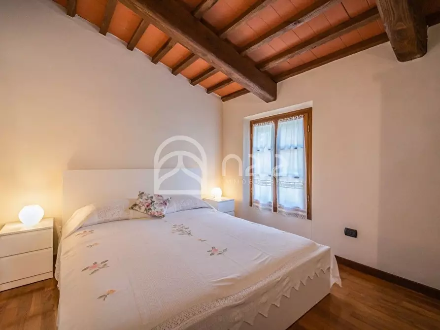 Immagine 18 di Villa in vendita  a Uzzano