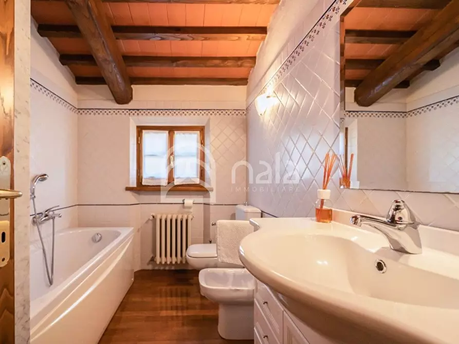 Immagine 15 di Villa in vendita  a Uzzano