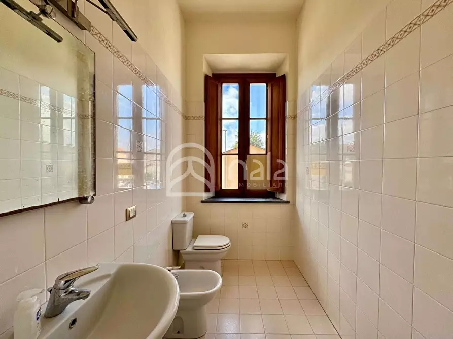 Immagine 14 di Ufficio in affitto  a Lucca