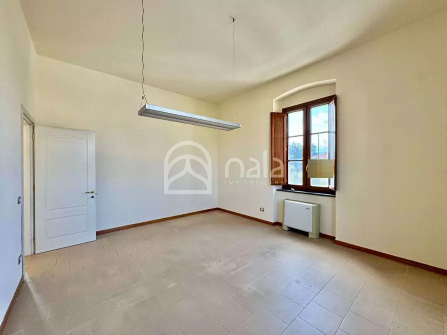 Immagine 7 di Ufficio in affitto  a Lucca