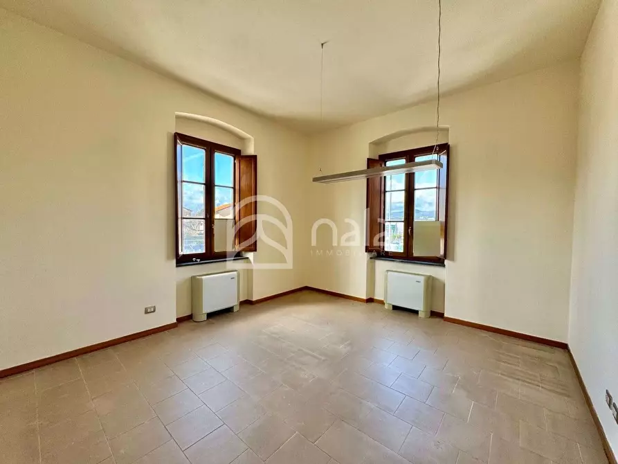 Immagine 10 di Ufficio in affitto  a Lucca