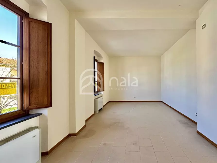 Immagine 8 di Ufficio in affitto  a Lucca