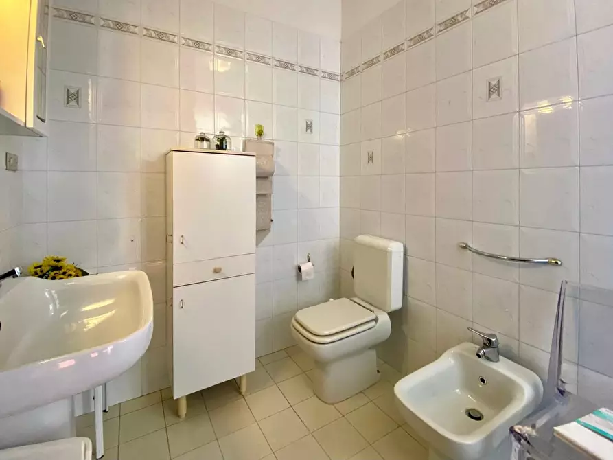 Immagine 11 di Appartamento in affitto  a Lucca