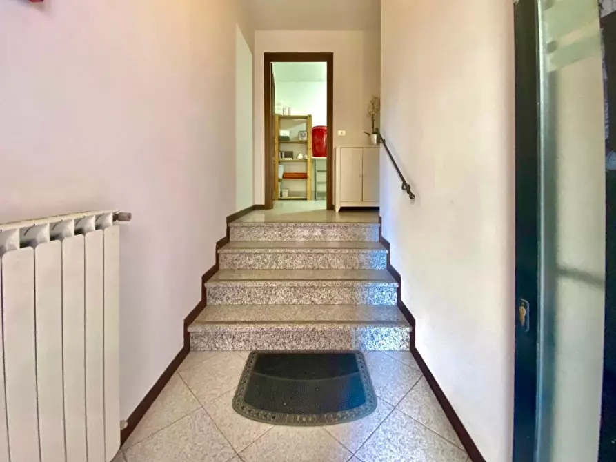 Immagine 27 di Appartamento in affitto  a Lucca