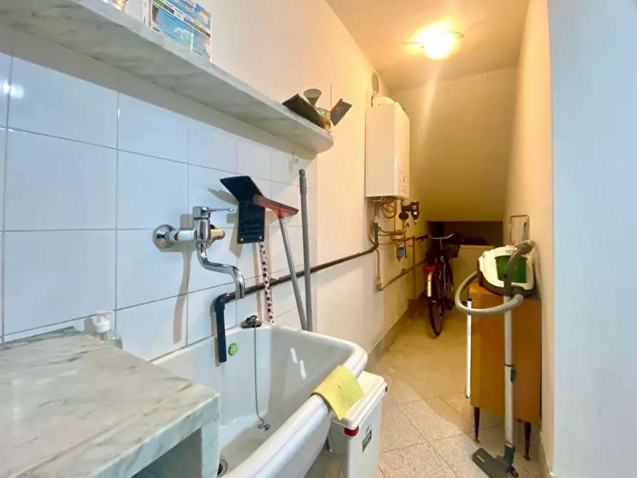 Immagine 30 di Appartamento in affitto  a Lucca