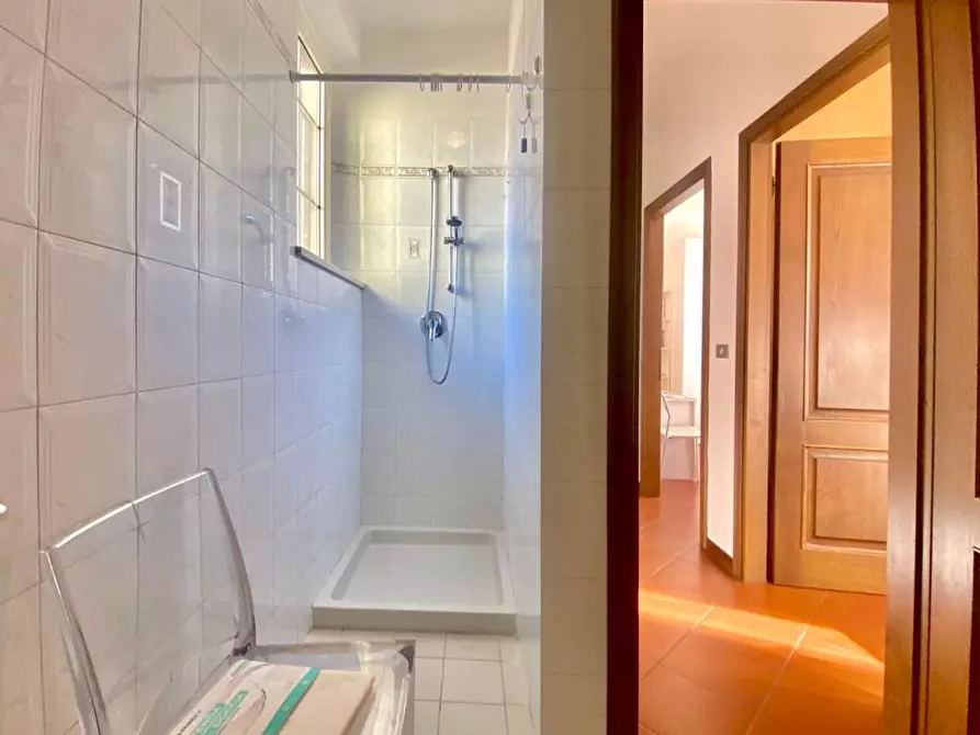 Immagine 10 di Appartamento in affitto  a Lucca