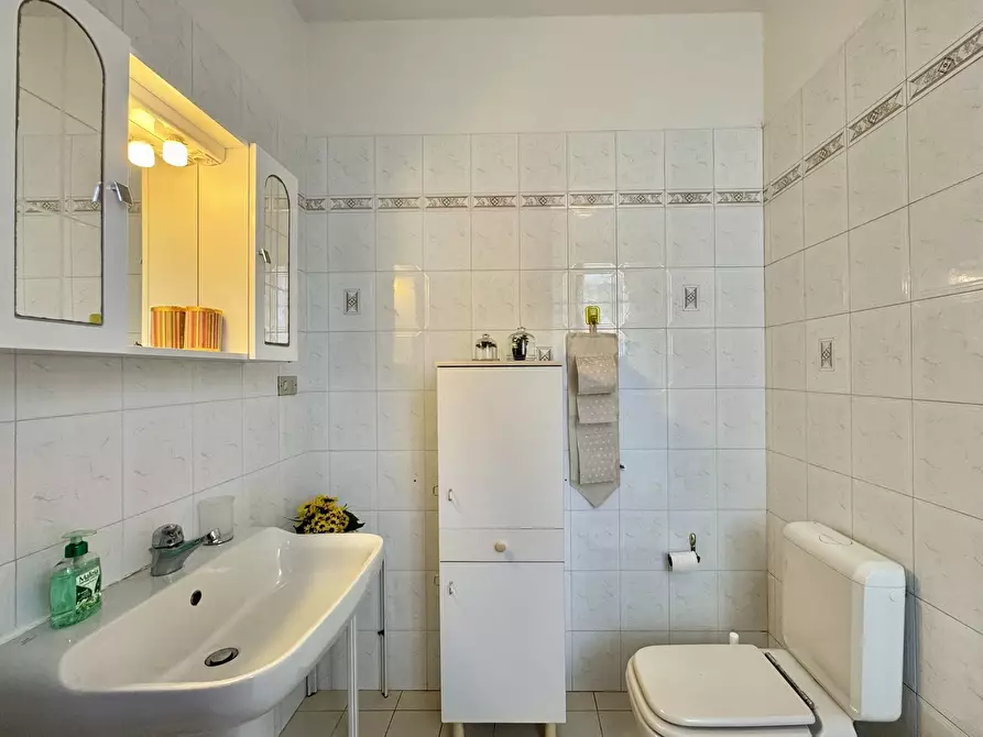 Immagine 12 di Appartamento in affitto  a Lucca