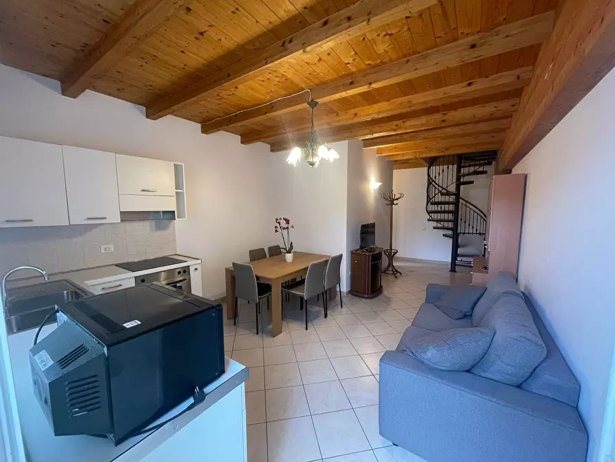 Immagine 1 di Appartamento in affitto  a Camaiore