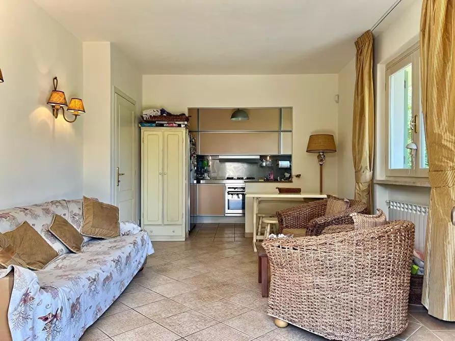 Immagine 1 di Casa bifamiliare in affitto  a Camaiore