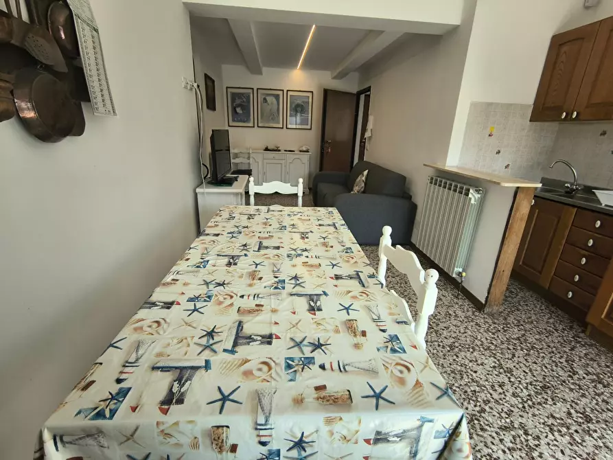 Immagine 1 di Appartamento in affitto  a Camaiore