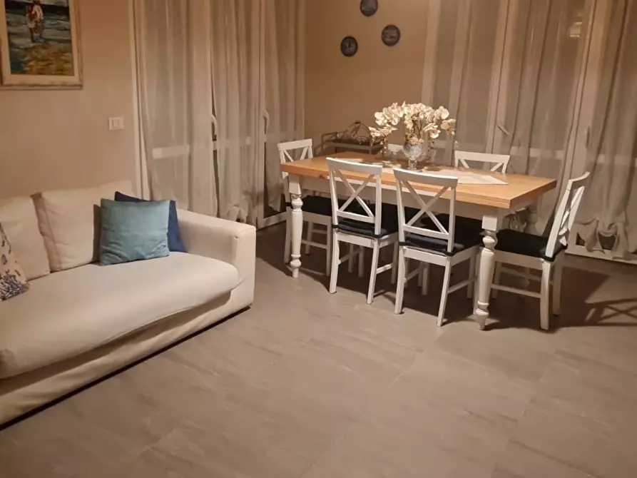 Immagine 1 di Appartamento in affitto  a Camaiore