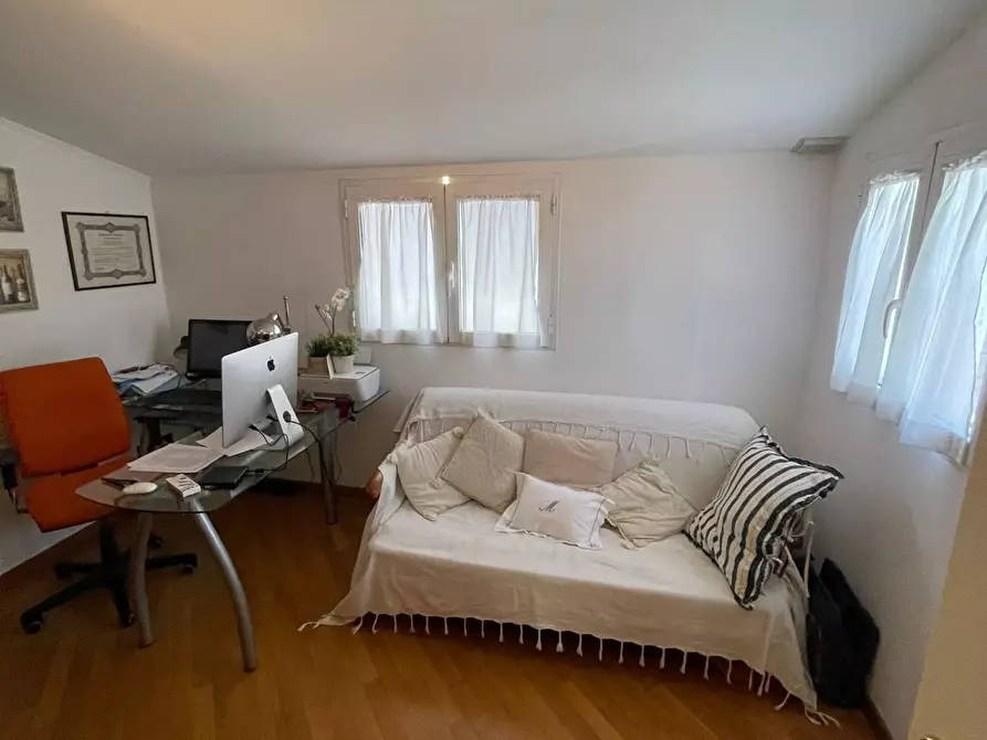 Immagine 9 di Appartamento in vendita  a Camaiore