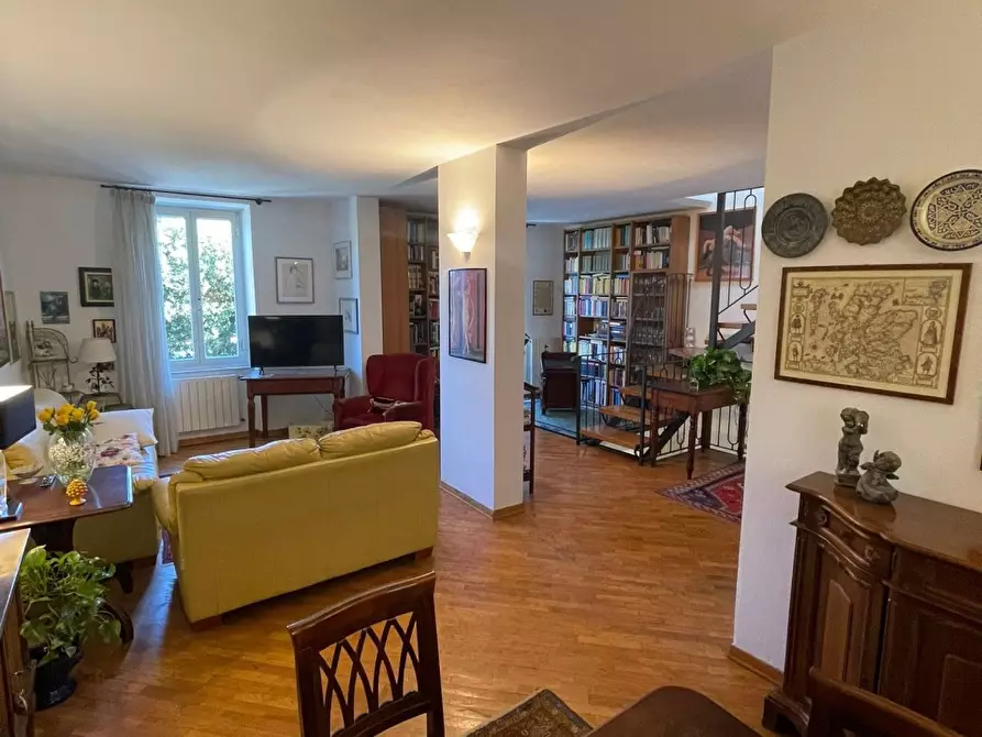 Immagine 2 di Appartamento in vendita  a Camaiore