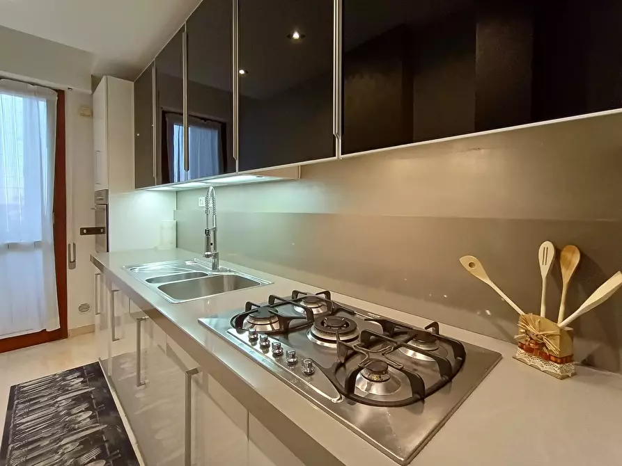 Immagine 2 di Appartamento in affitto  a Viareggio