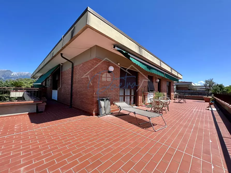 Immagine 1 di Mansarda in vendita  a Massa