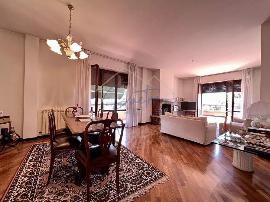 Immagine 2 di Mansarda in vendita  a Massa