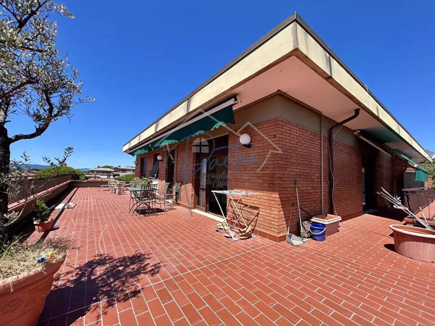 Immagine 23 di Mansarda in vendita  a Massa