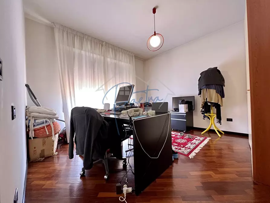 Immagine 16 di Mansarda in vendita  a Massa