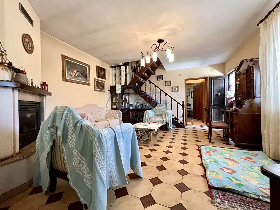 Immagine 4 di Casa semindipendente in vendita  a Massa