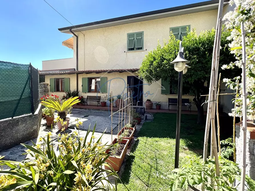 Immagine 33 di Casa semindipendente in vendita  a Massa
