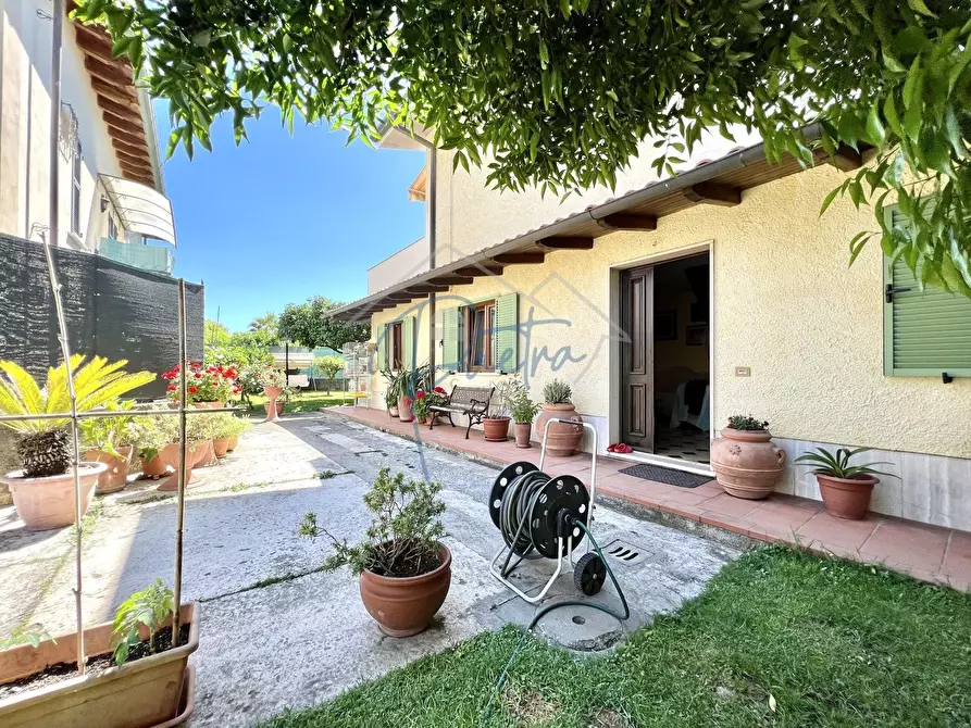 Immagine 28 di Casa semindipendente in vendita  a Massa