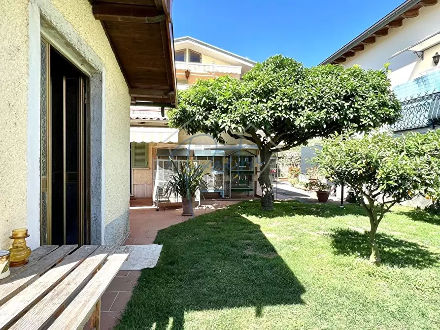 Immagine 30 di Casa semindipendente in vendita  a Massa