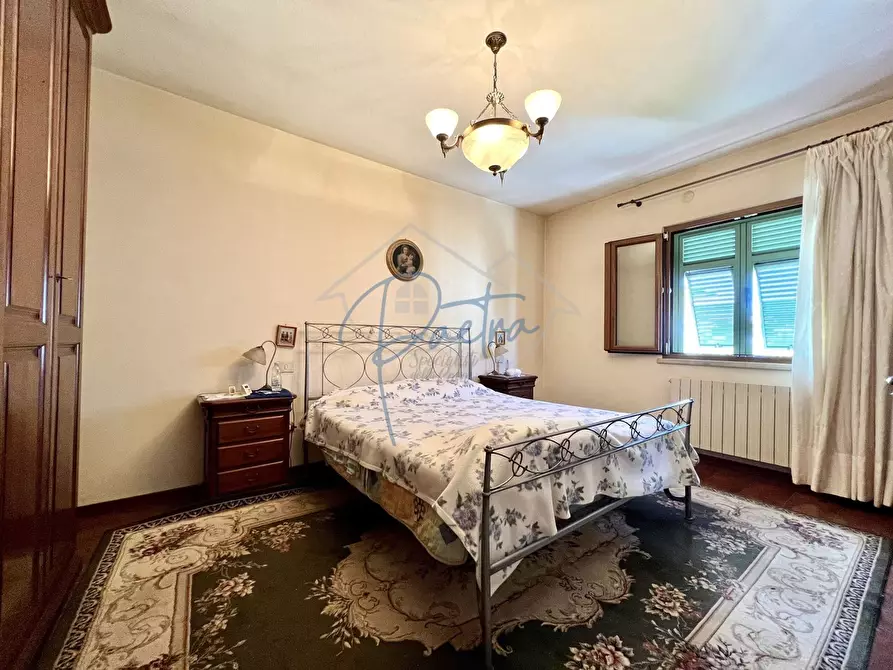 Immagine 22 di Casa semindipendente in vendita  a Massa