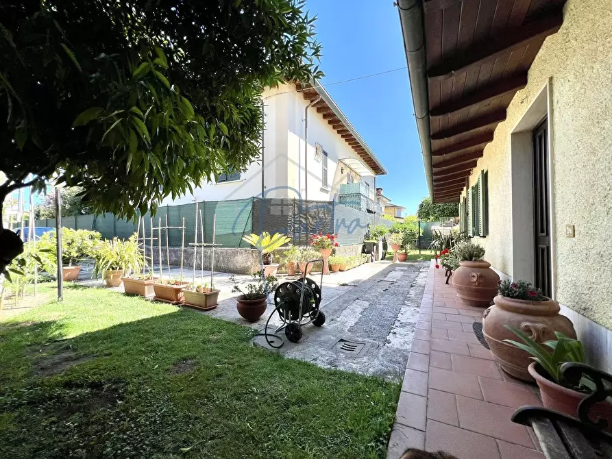 Immagine 26 di Casa semindipendente in vendita  a Massa