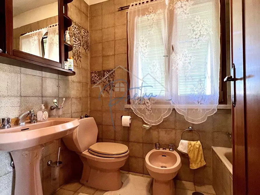 Immagine 21 di Casa semindipendente in vendita  a Massa