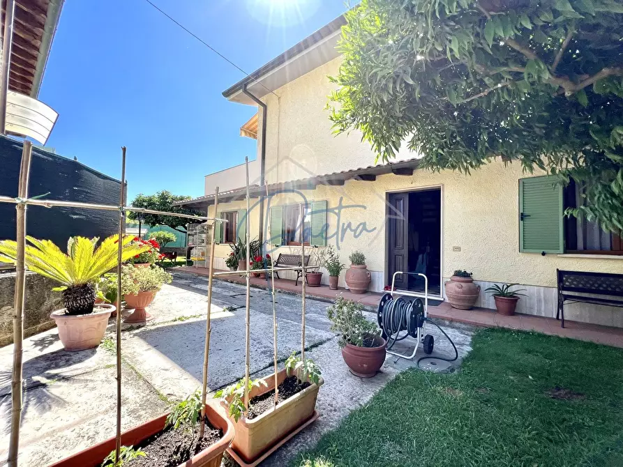 Immagine 27 di Casa semindipendente in vendita  a Massa