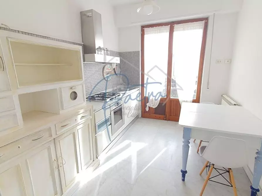 Immagine 10 di Appartamento in vendita  a Massa