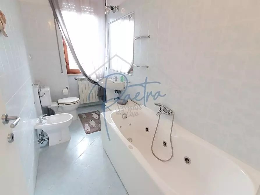 Immagine 15 di Appartamento in vendita  a Massa