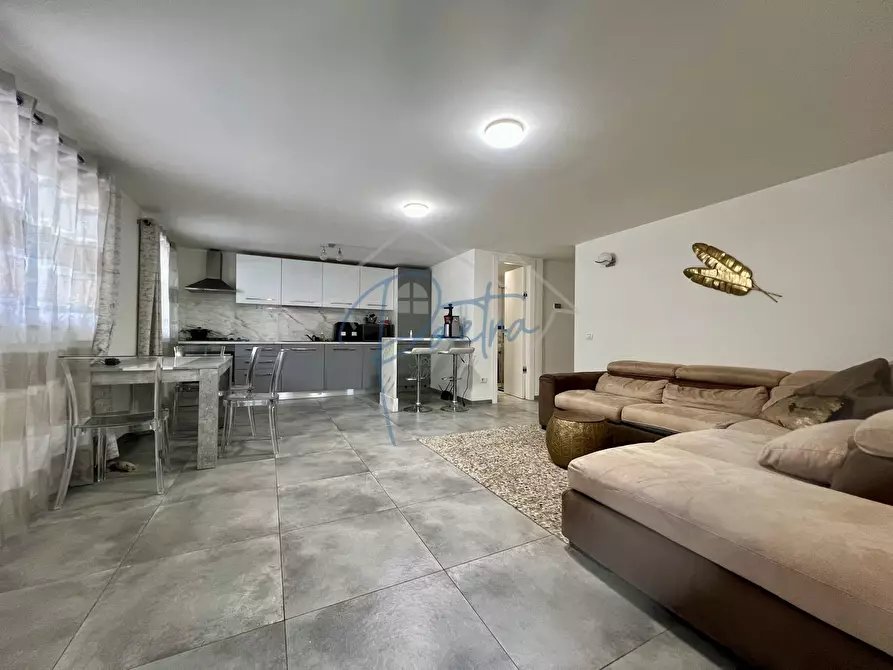 Immagine 1 di Appartamento in affitto  a Massa