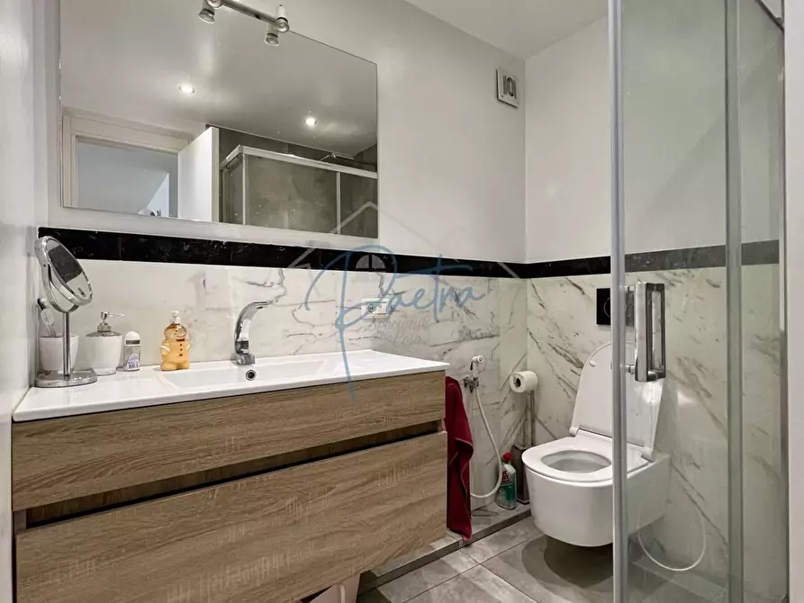 Immagine 9 di Appartamento in affitto  a Massa