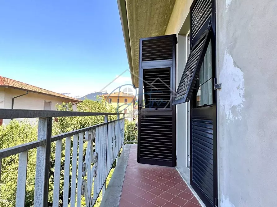 Immagine 5 di Casa semindipendente in vendita  a Massa