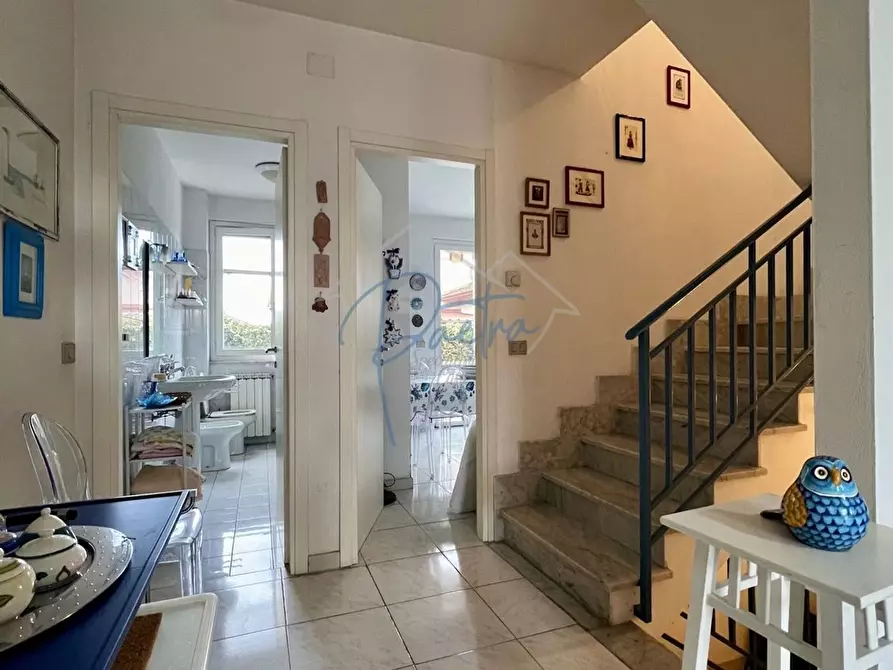 Immagine 8 di Villetta a schiera in vendita  a Massa