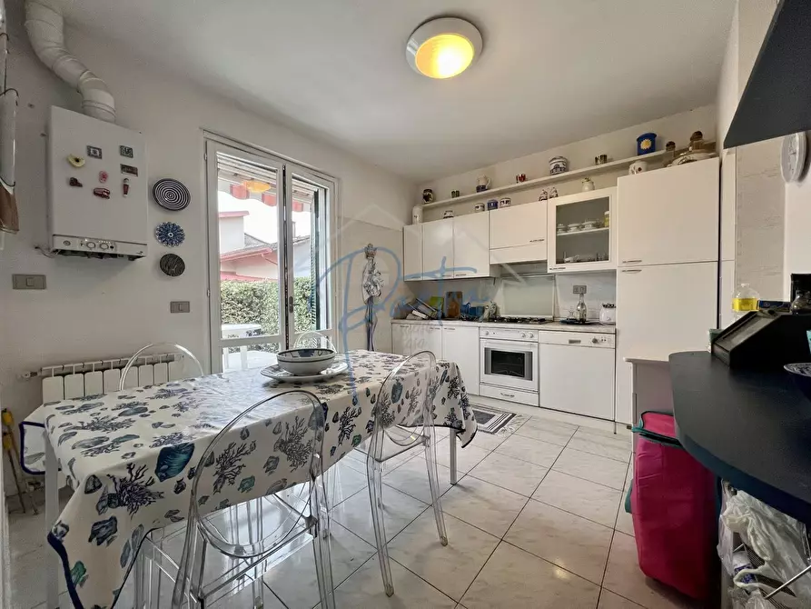 Immagine 5 di Villetta a schiera in vendita  a Massa