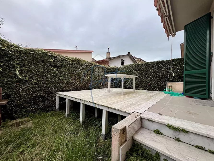 Immagine 2 di Villetta a schiera in vendita  a Massa