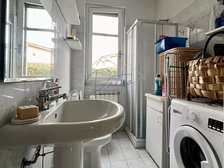 Immagine 9 di Villetta a schiera in vendita  a Massa