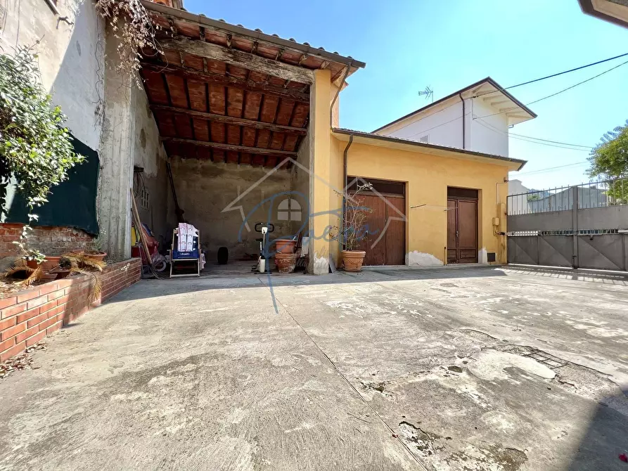 Immagine 3 di Casa semindipendente in vendita  a Massa